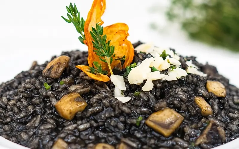 arroz negro Arroz negro de calamares y gambas de La Cantina Sixtina